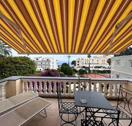 A Due Passi Dalla Piazzetta In Διαμέρισμα Κάπρι